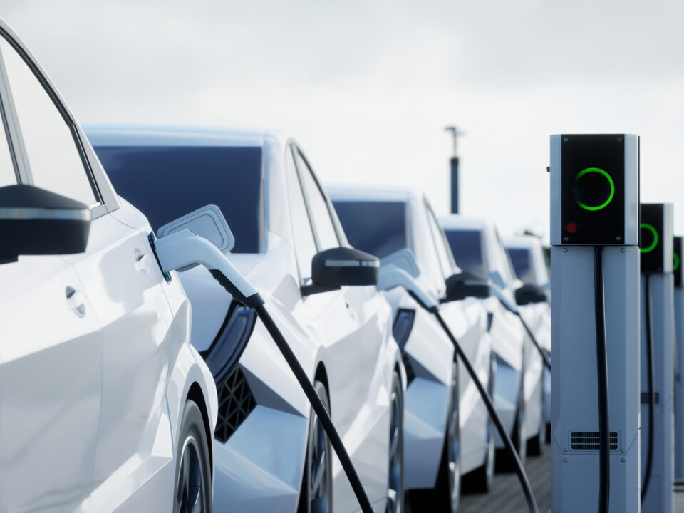 Зареждане като услуга (CaaS) и ONE Mobility – корпоративни електромобили на зарядни станции в офис и у дома, цялостно решение за автопаркове в България
